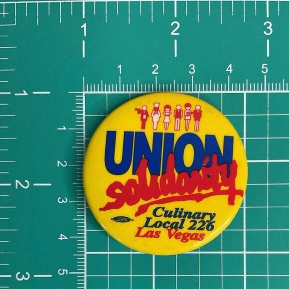 Vintage Union Solidarity Culinary Local 226 Las Vegas Button Pin - Picture 3 of 3